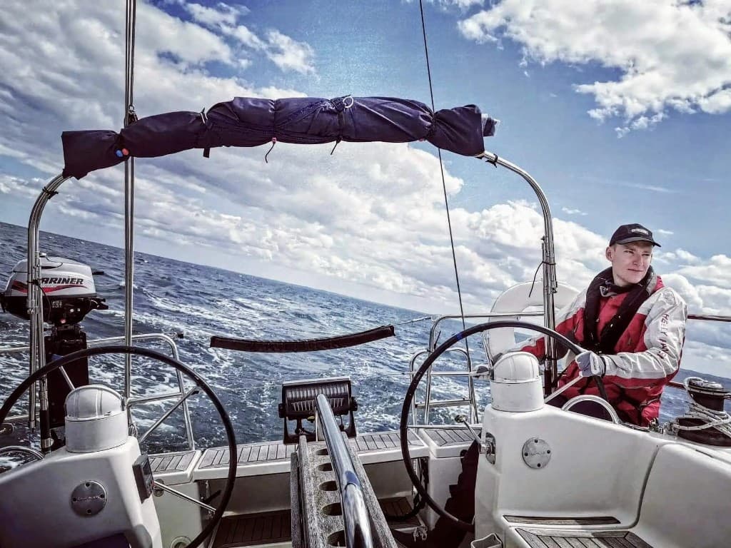Kasper sejler på åbent vand