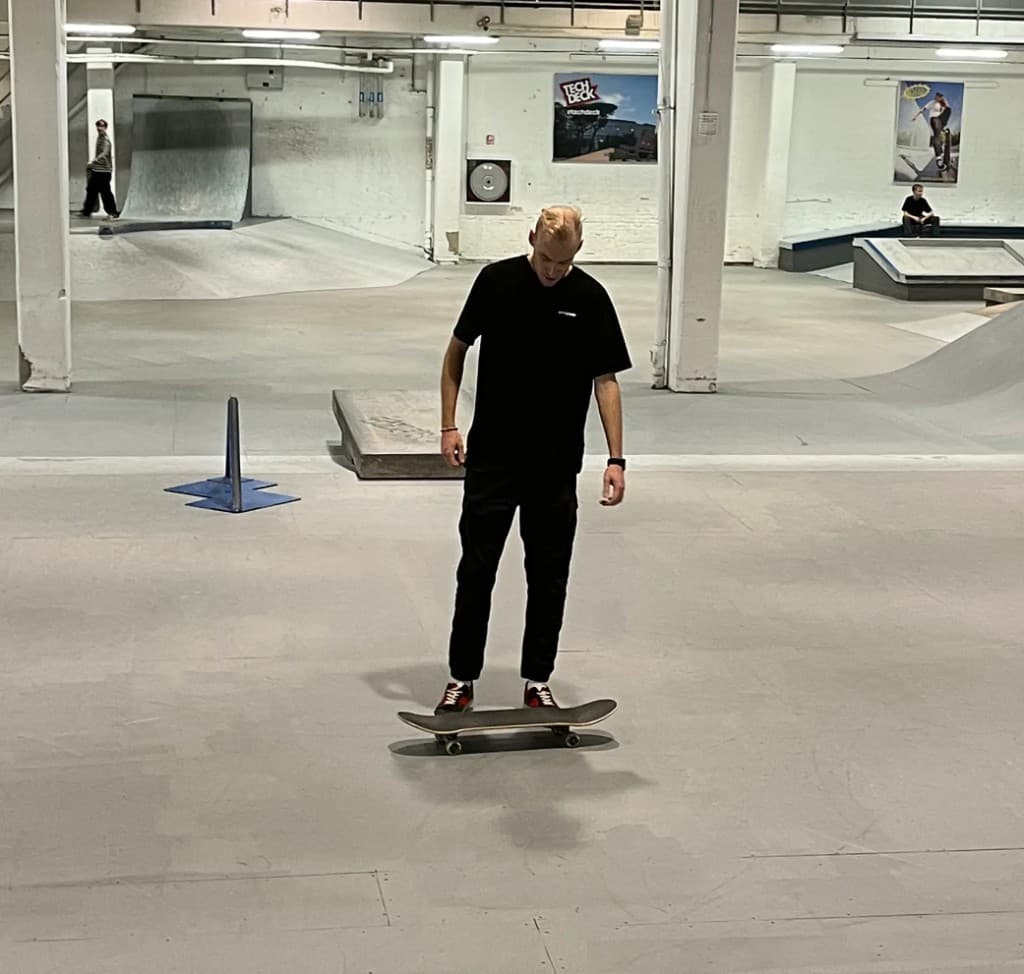 Kasper på skateboard